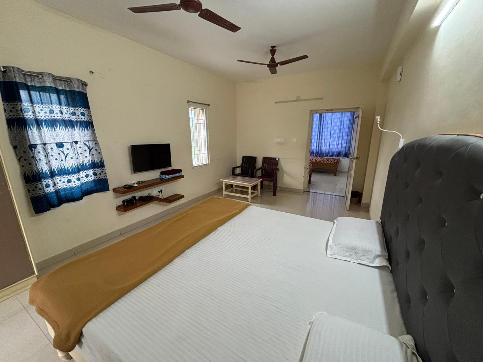 Srinivasa Hotel Tirupati Exterior foto