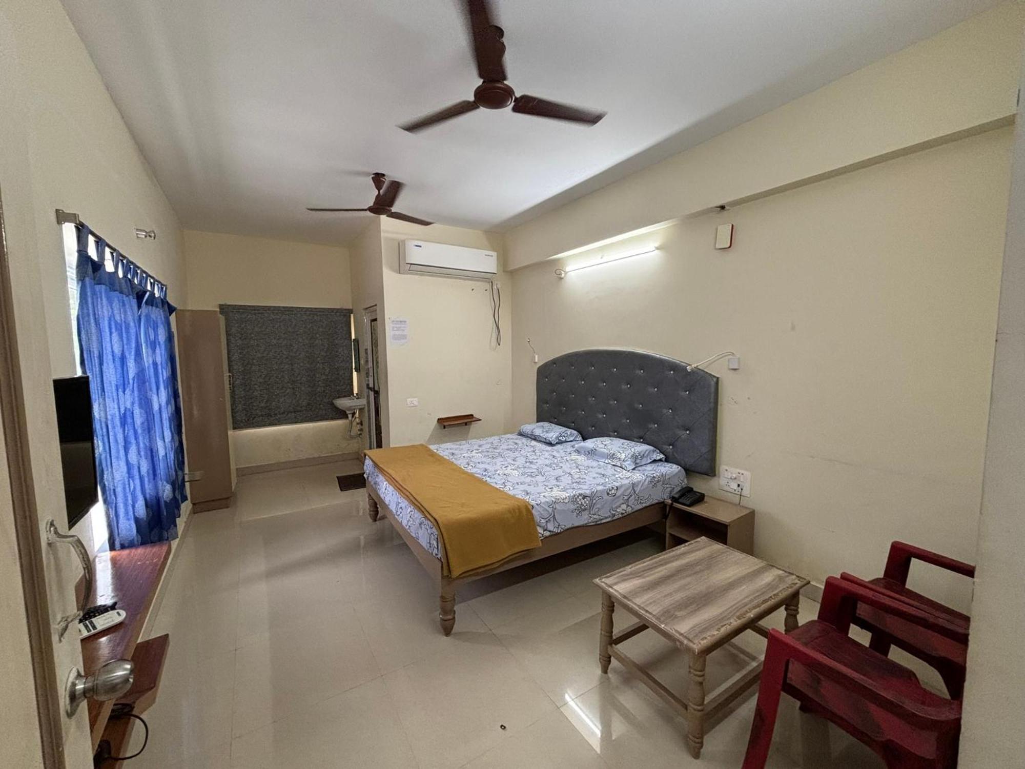 Srinivasa Hotel Tirupati Exterior foto